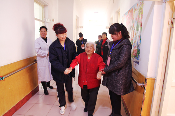 老人的笑容，我們的快樂——公司青年志愿者走進(jìn)敬老院活動側(cè)記.jpg